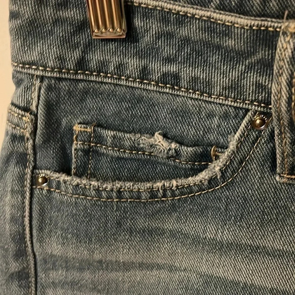 YMI Hi Rise Festival Shorts 5/ 27 Jean Shorts Blue Raw Hem Distressed NWT - Picture 4 of 7